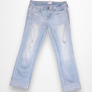 REPURPOSED LIGHT WASH DENIM LOW RISE CAPRIS